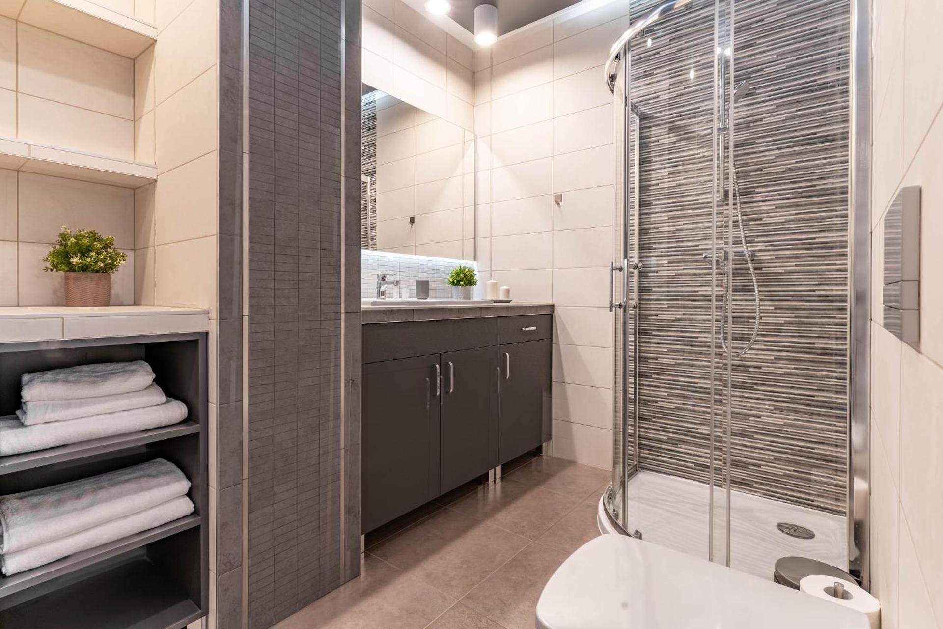 One-Bedroom Apartment with Balcony - 1