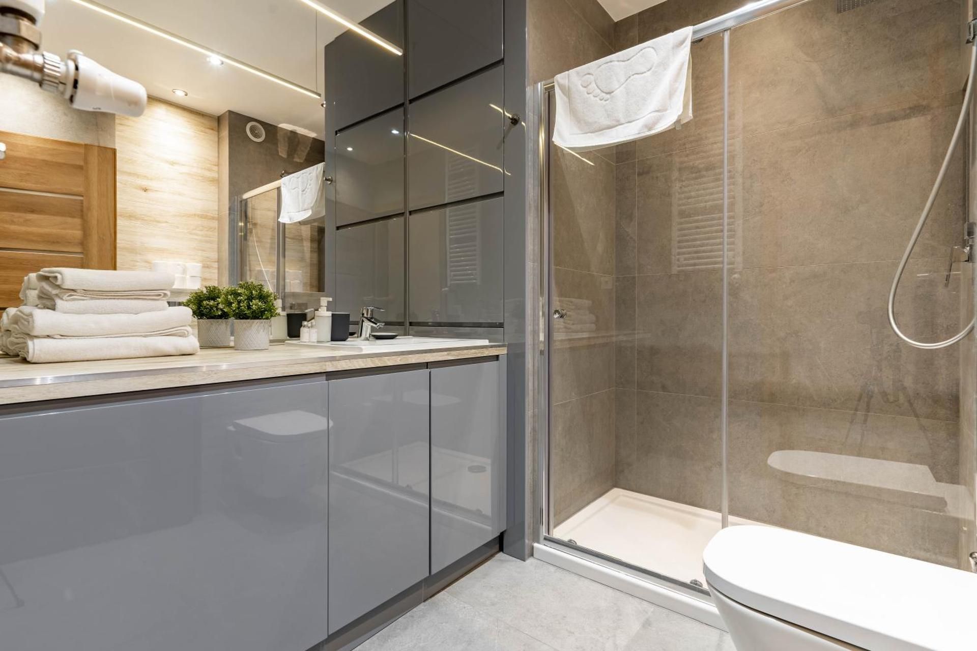 One-Bedroom Apartment with Balcony - 4