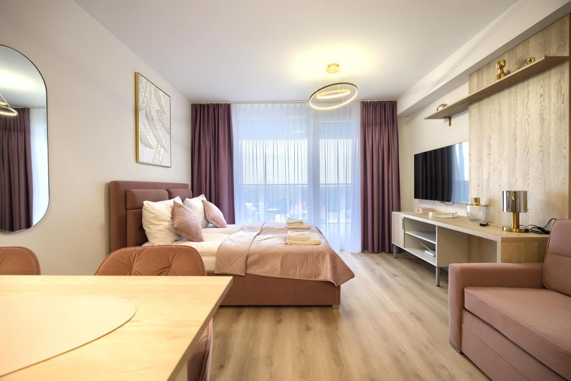 King Studio with Sofa Bed