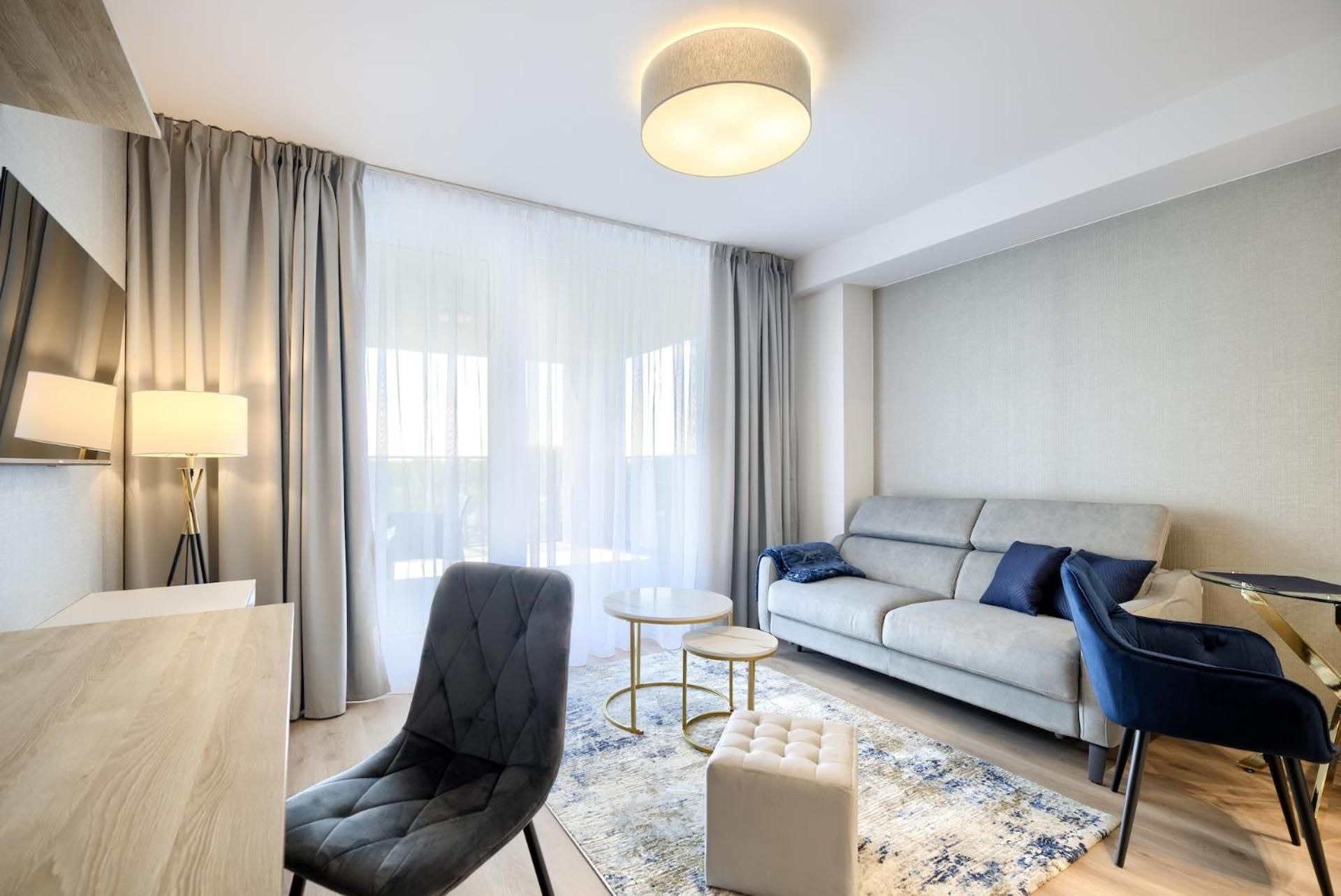 DELUXE APARTMENT
