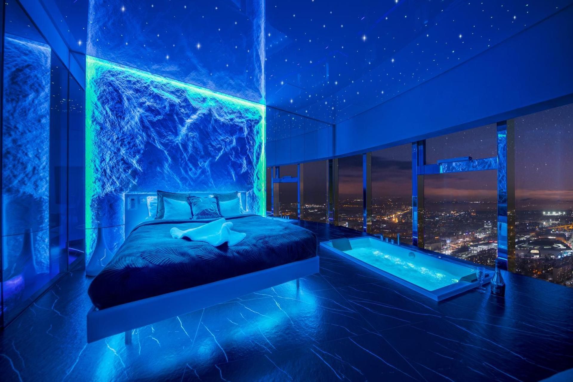 42 Floor Apartment with Old Town view