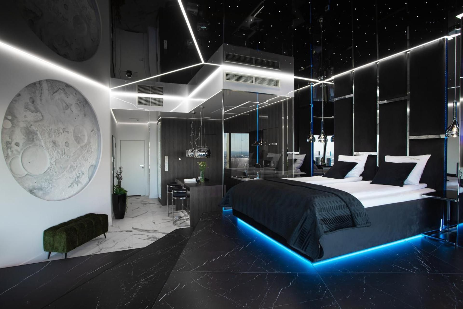 Deluxe Apartment with Old Town View
