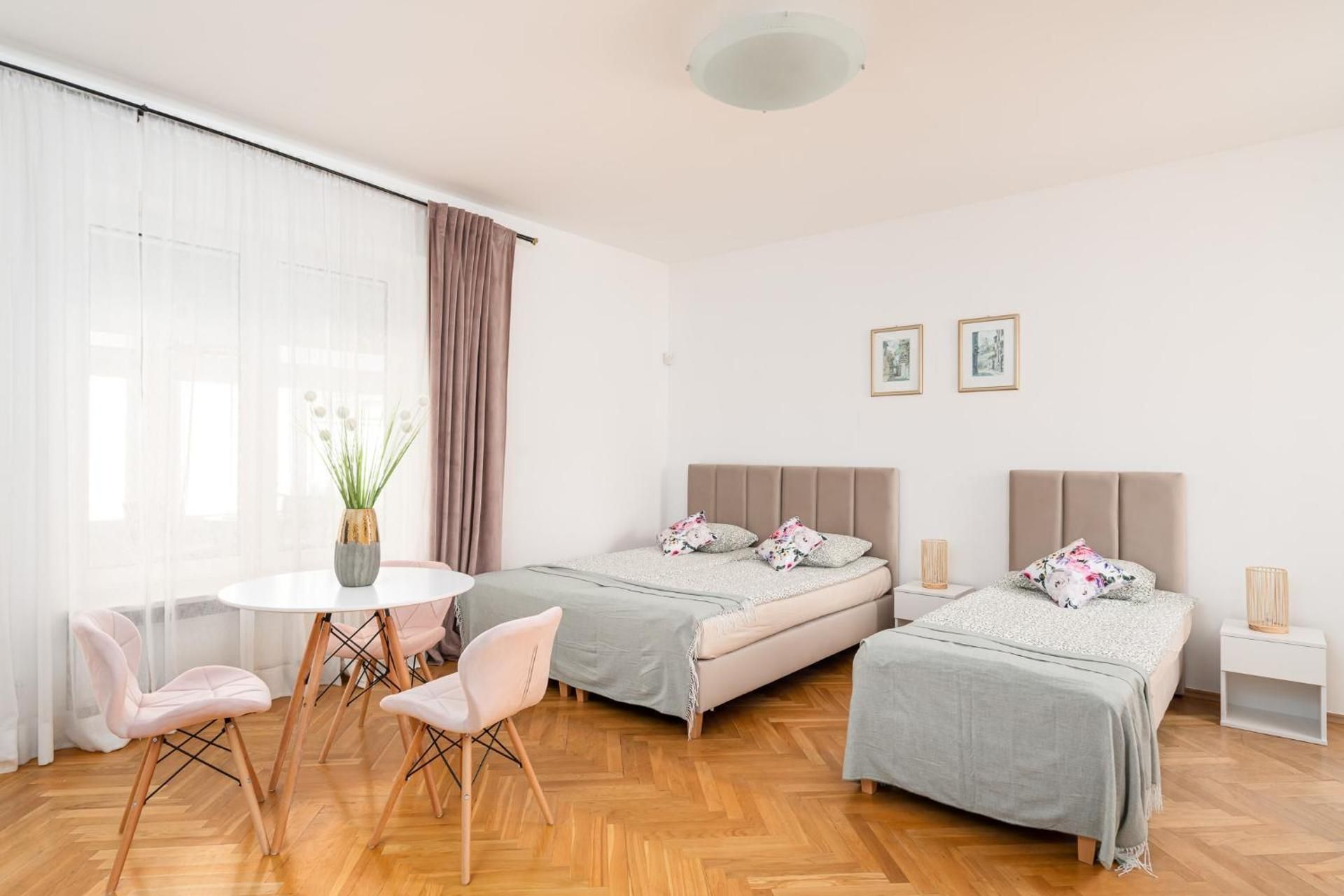 Quadruple Room with Balcony and Shared Bathroom
