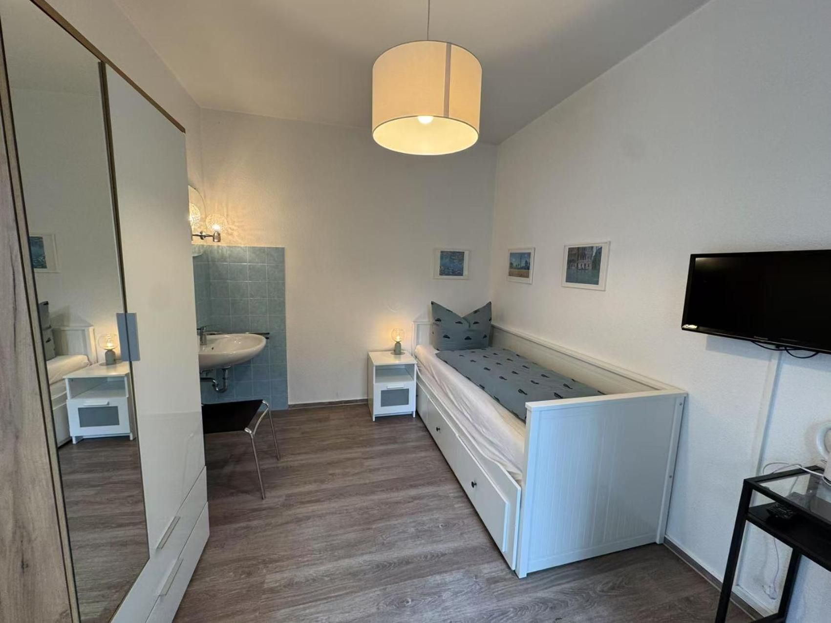 Hotel Am Ehrenhof Triple Room 3