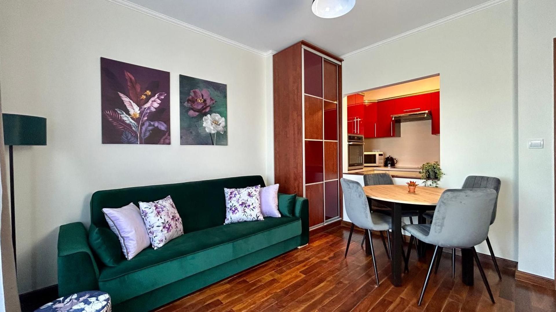 Apartment with Garden View