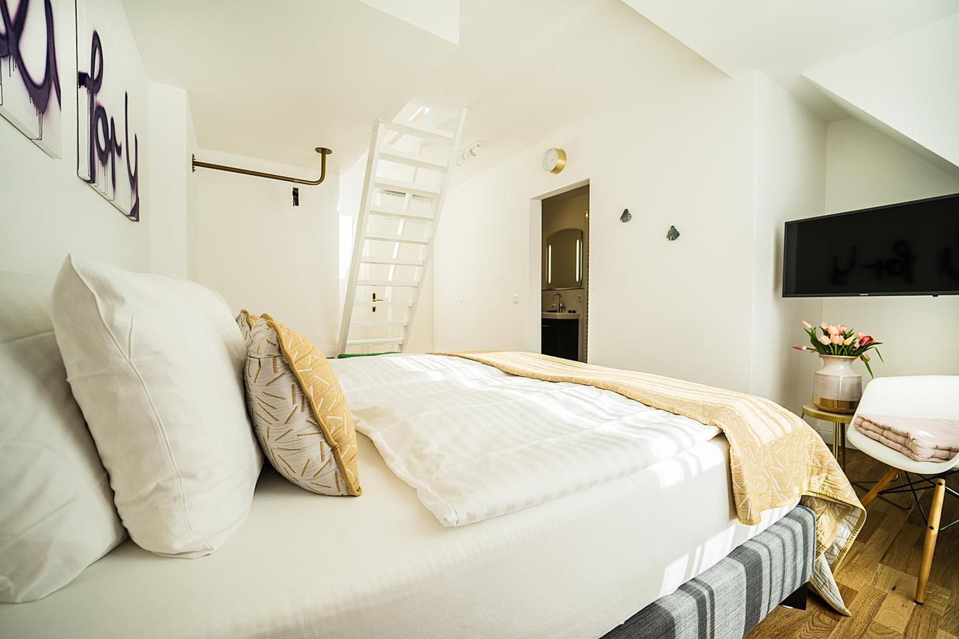 Victoria Hotel Duplex Suite 2