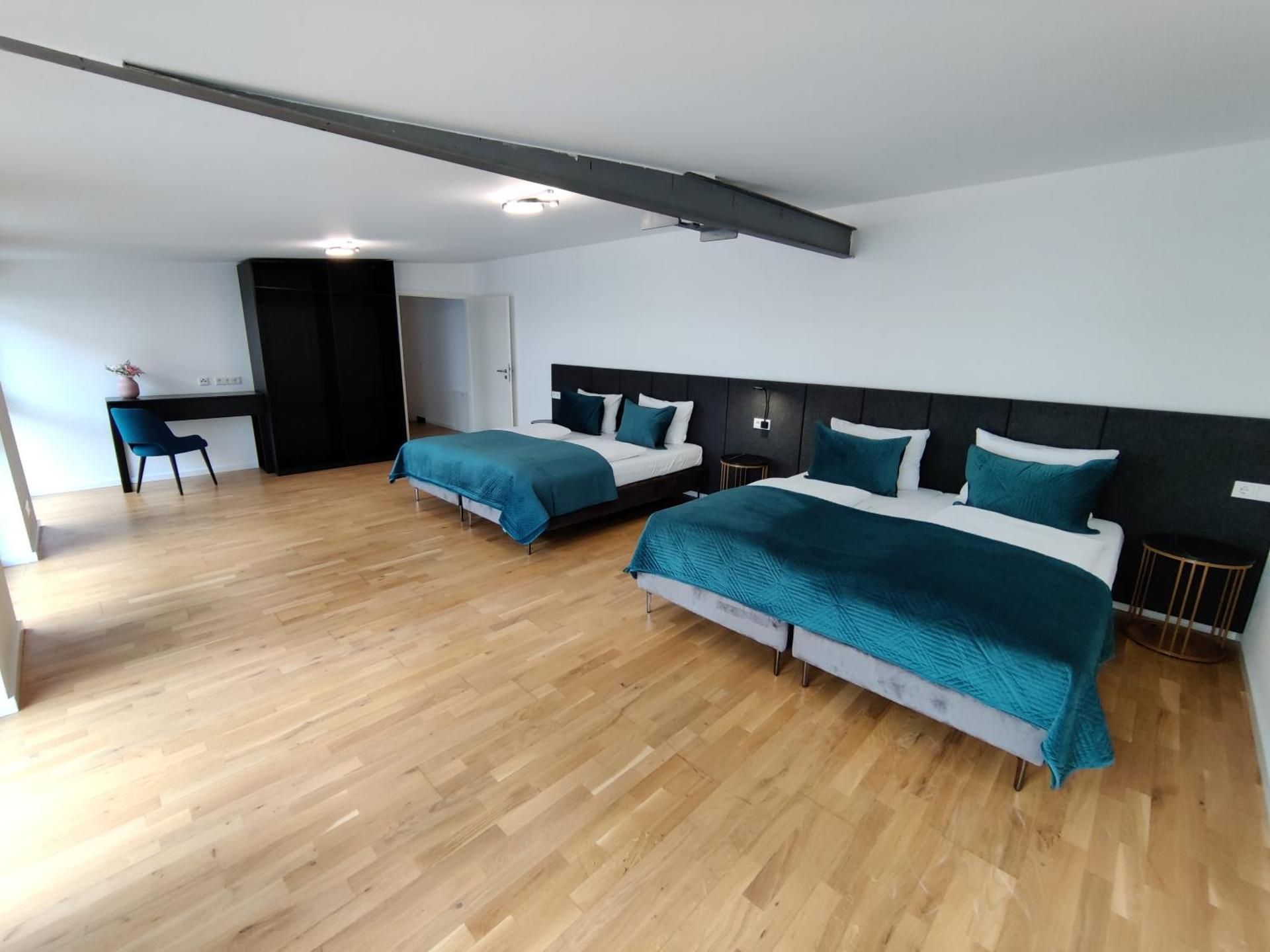 B-Chill House Three-Bedroom Holiday Home 