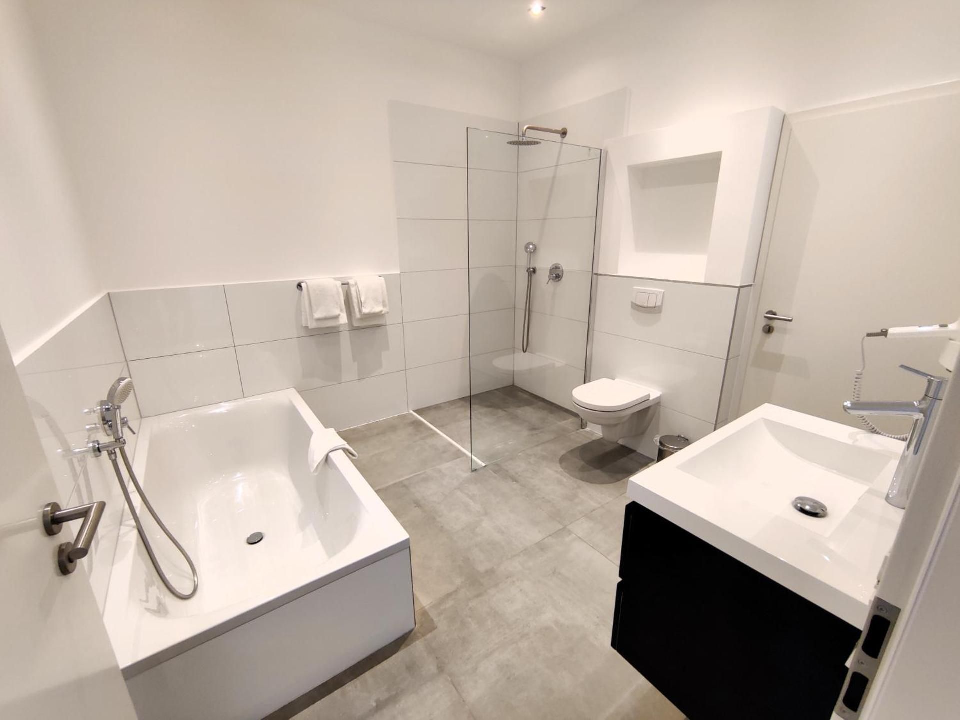 B-Chill House Three-Bedroom Holiday Home  2