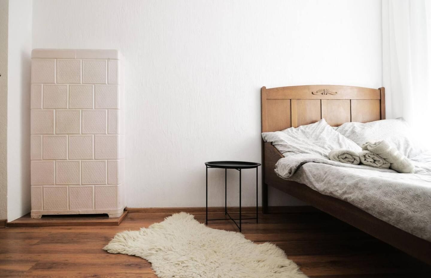 Single Room with Shared Bathroom