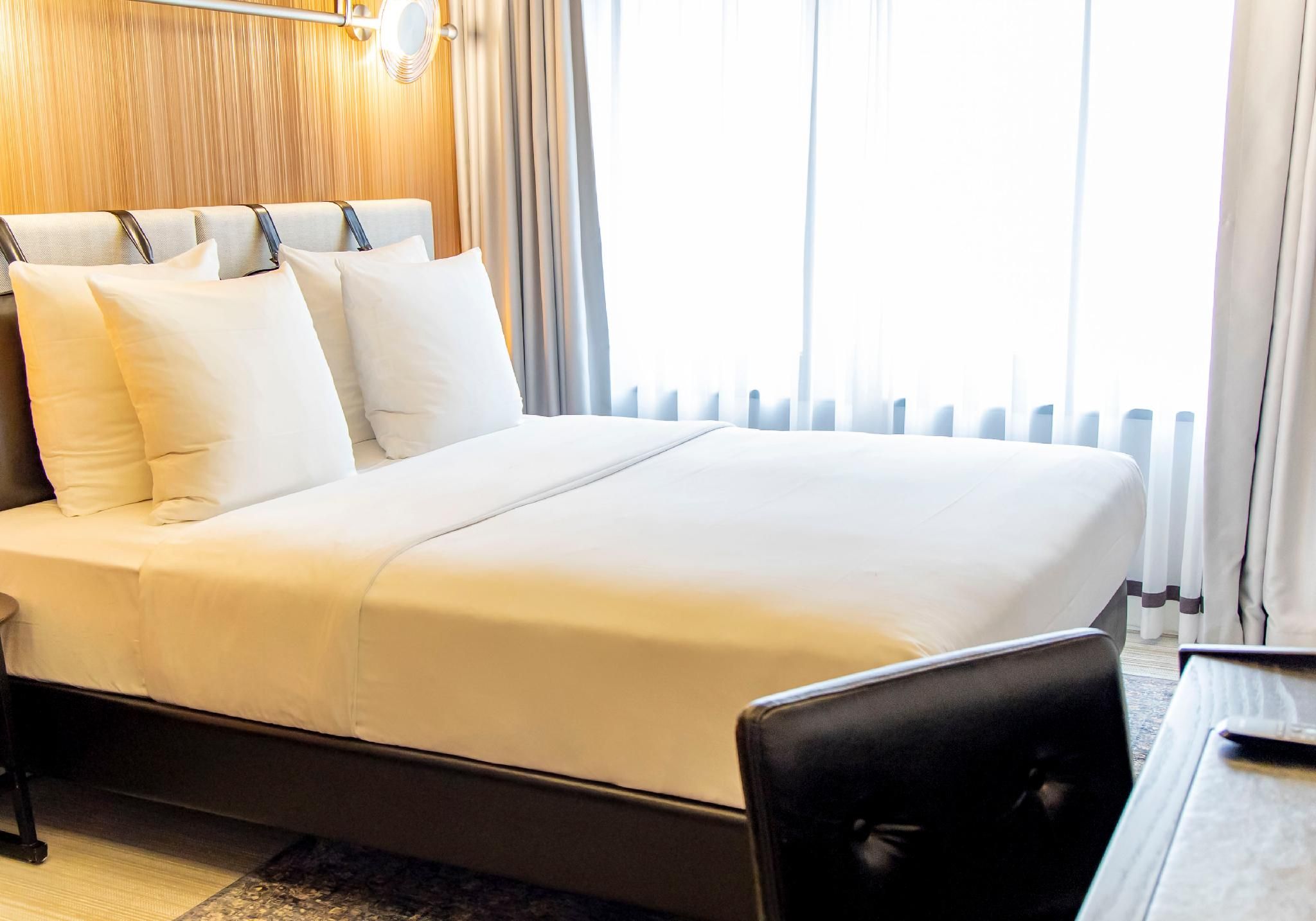 MUZE Hotel Dusseldorf - Handwritten Collection Classic Room with 1 Double Bed 2