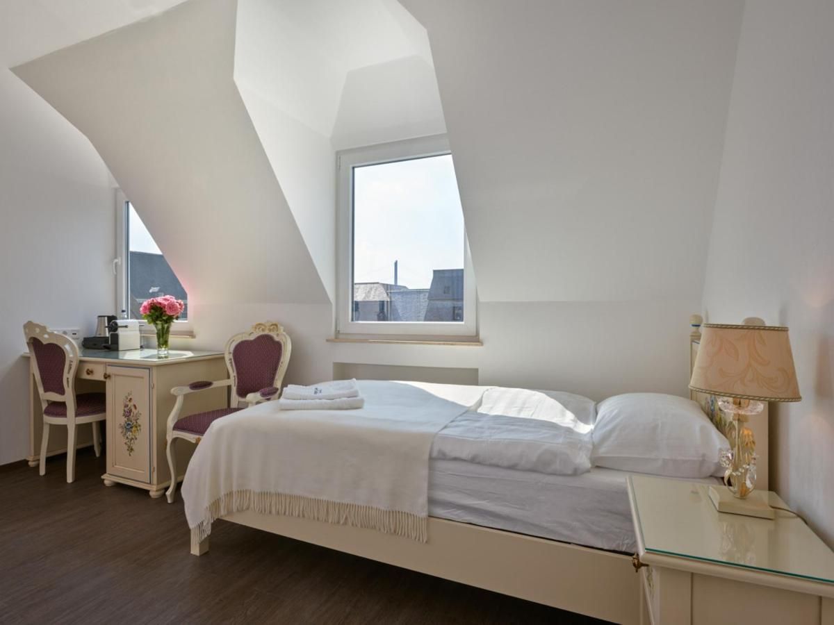 Apartment-Hotel am Rathaus Deluxe Double or Twin Room