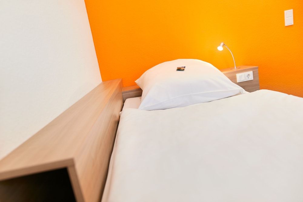 Townhouse Düsseldorf Standard Single Room, Kitchenette 2