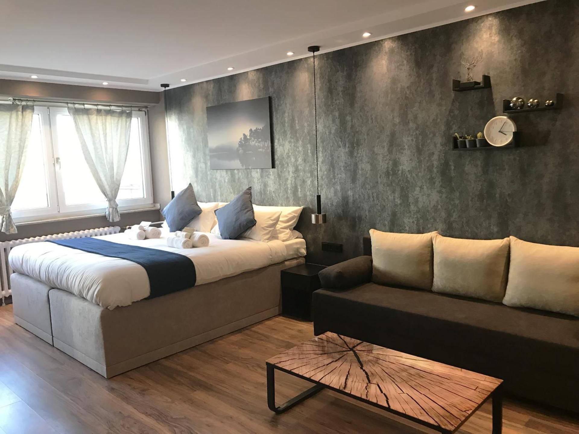 Mike's Four Double Room with Shared Bathroom 2