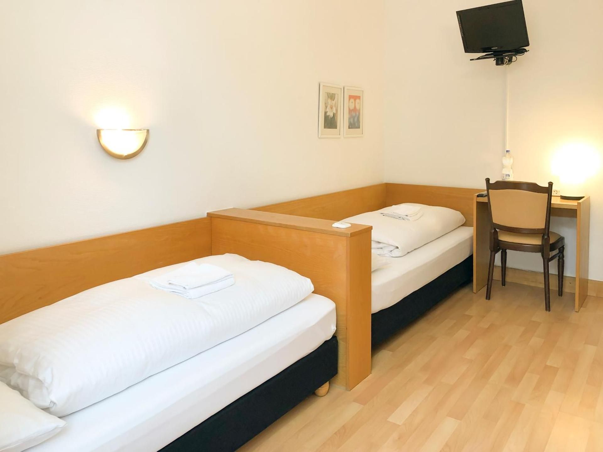 Hotel Moon Twin Room including Parking 2