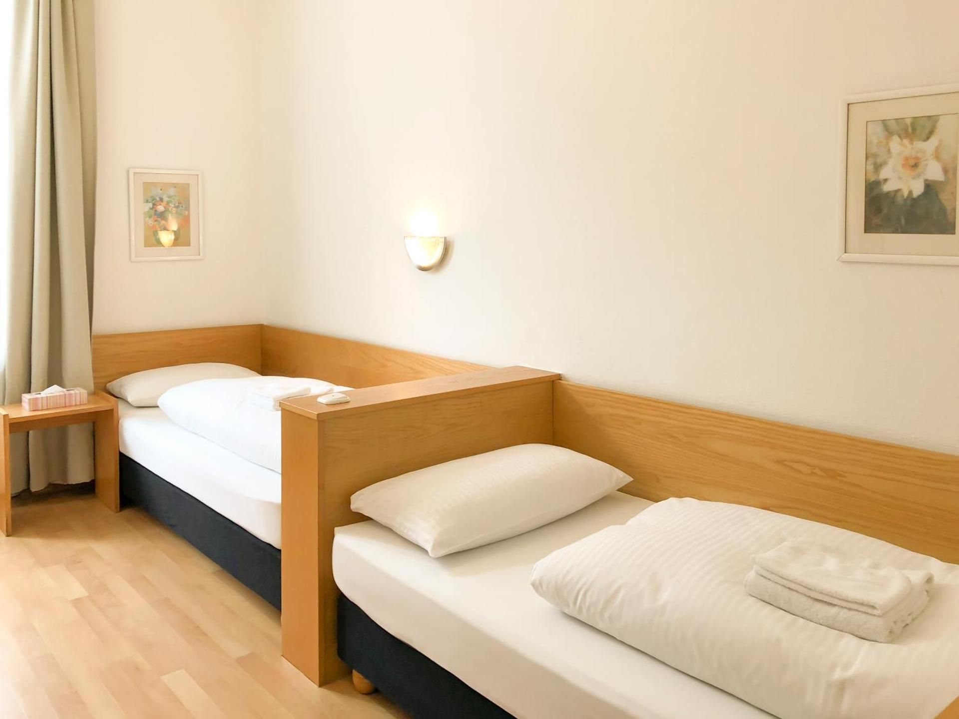 Hotel Moon Twin Room including Parking