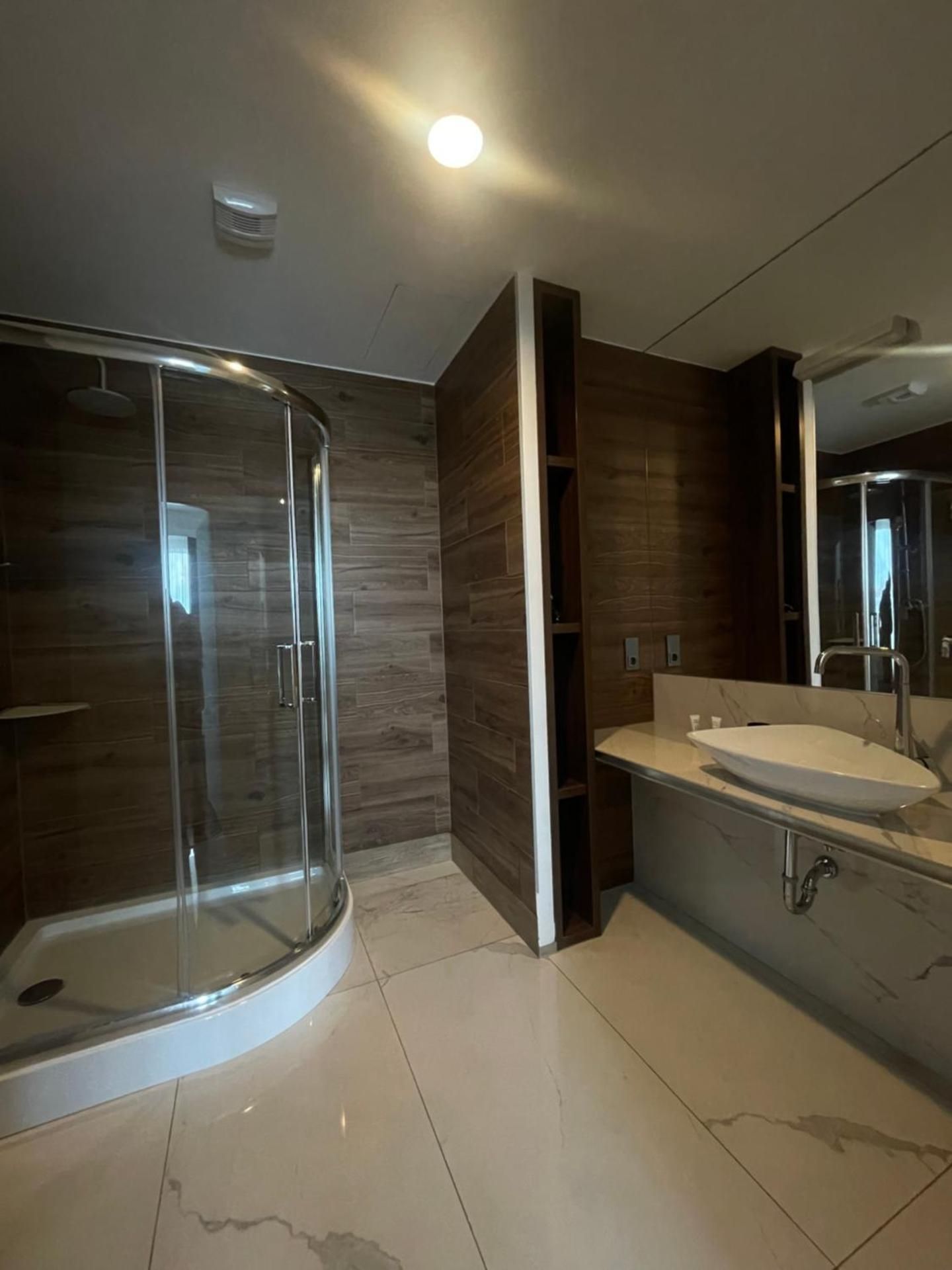 Deluxe One-Bedroom Apartment