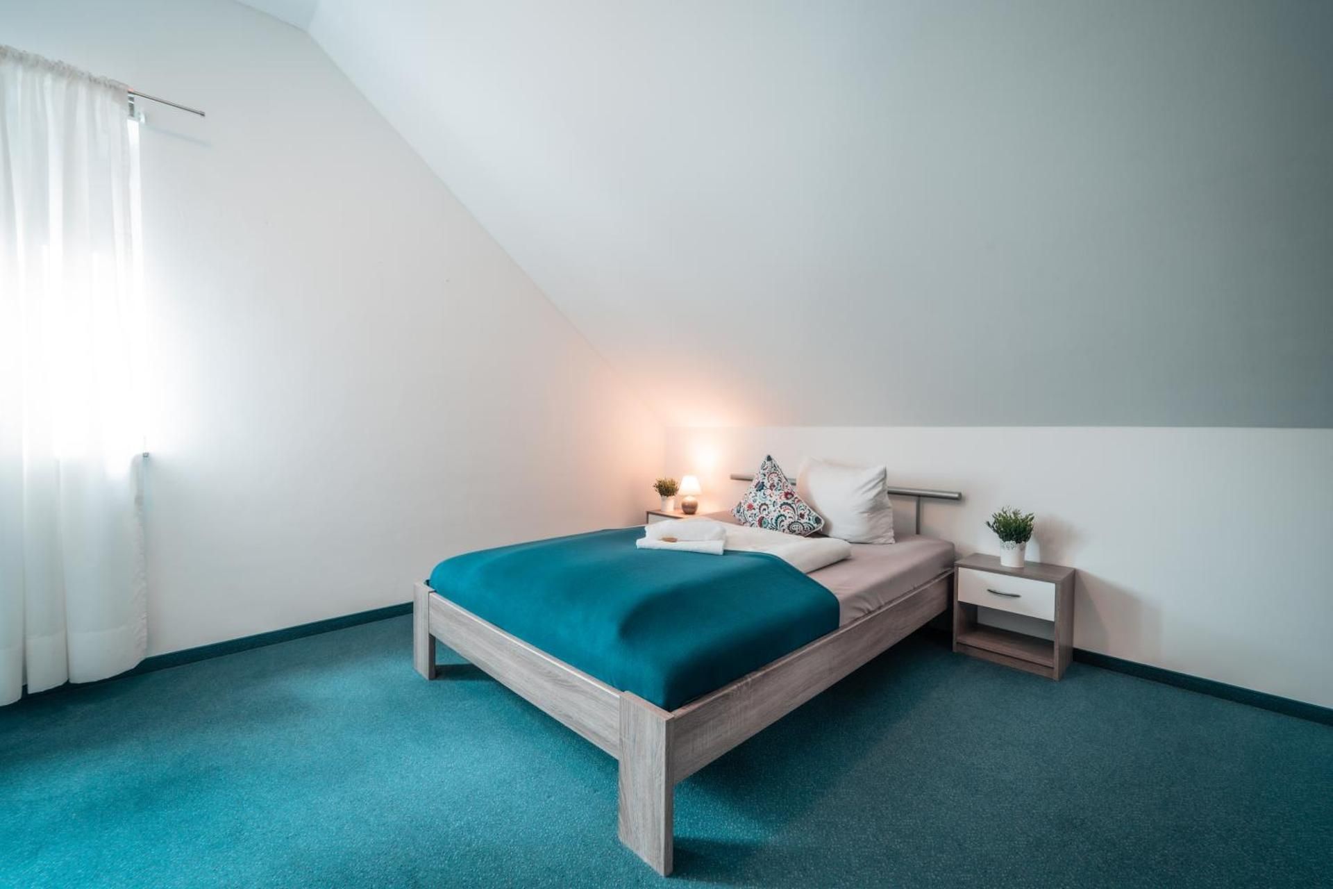 Airport Lounge Hotel Dusseldorf Single Room 2