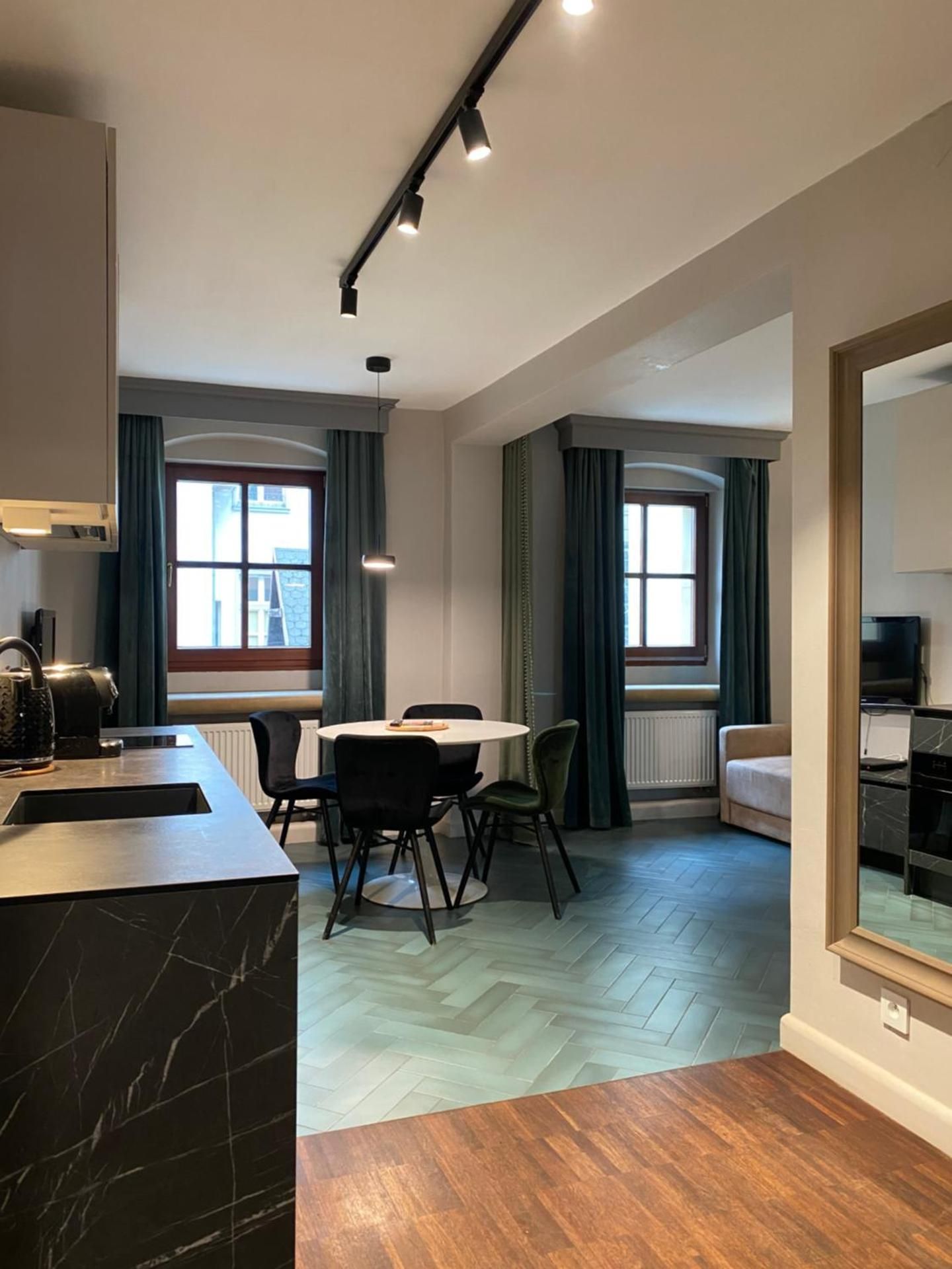 Three-Bedroom Apartment with Living Room