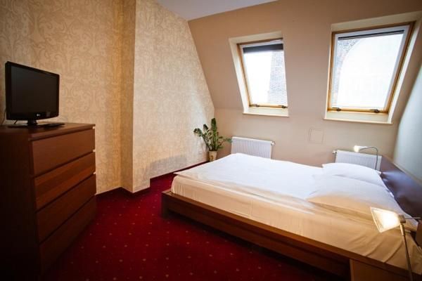 2 Bedrooms Apartment 1 Queen Bed 2 Sofa Beds