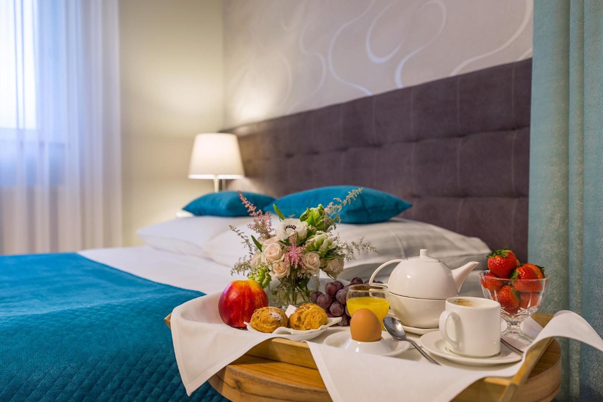 Suite 1 Queen Bed 1 Sofa Bed