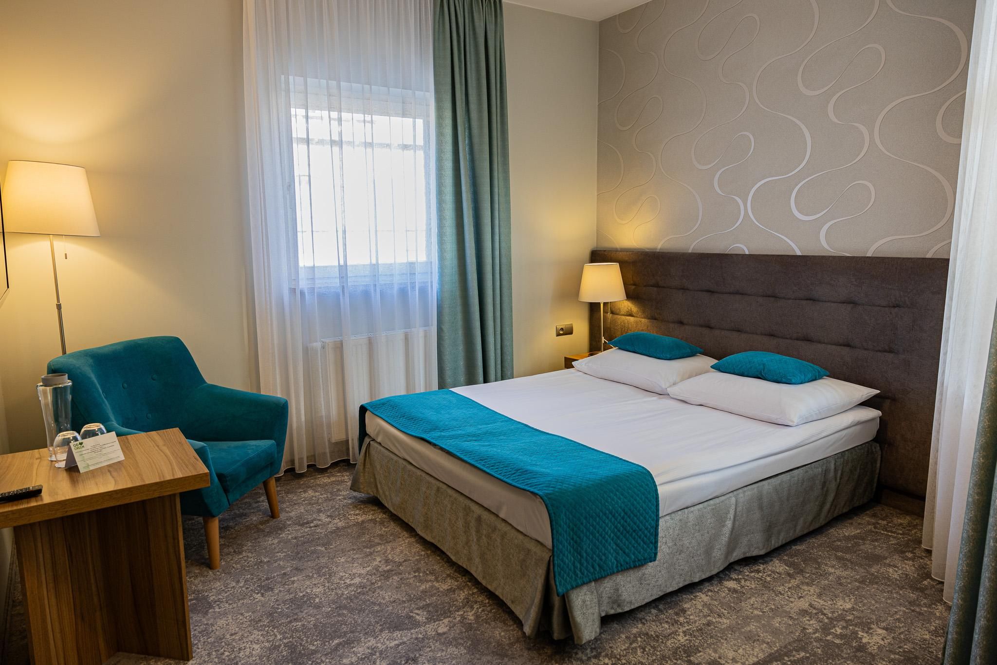 Deluxe Room 1 Queen Bed