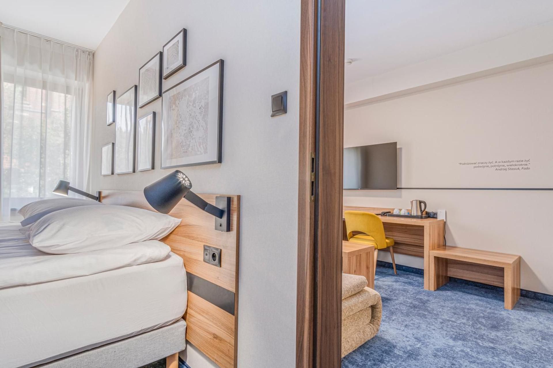 TULIP HOTELS ¿ WROCLAW CENTRE Two Rooms Suite With King Bed And Sofa 2