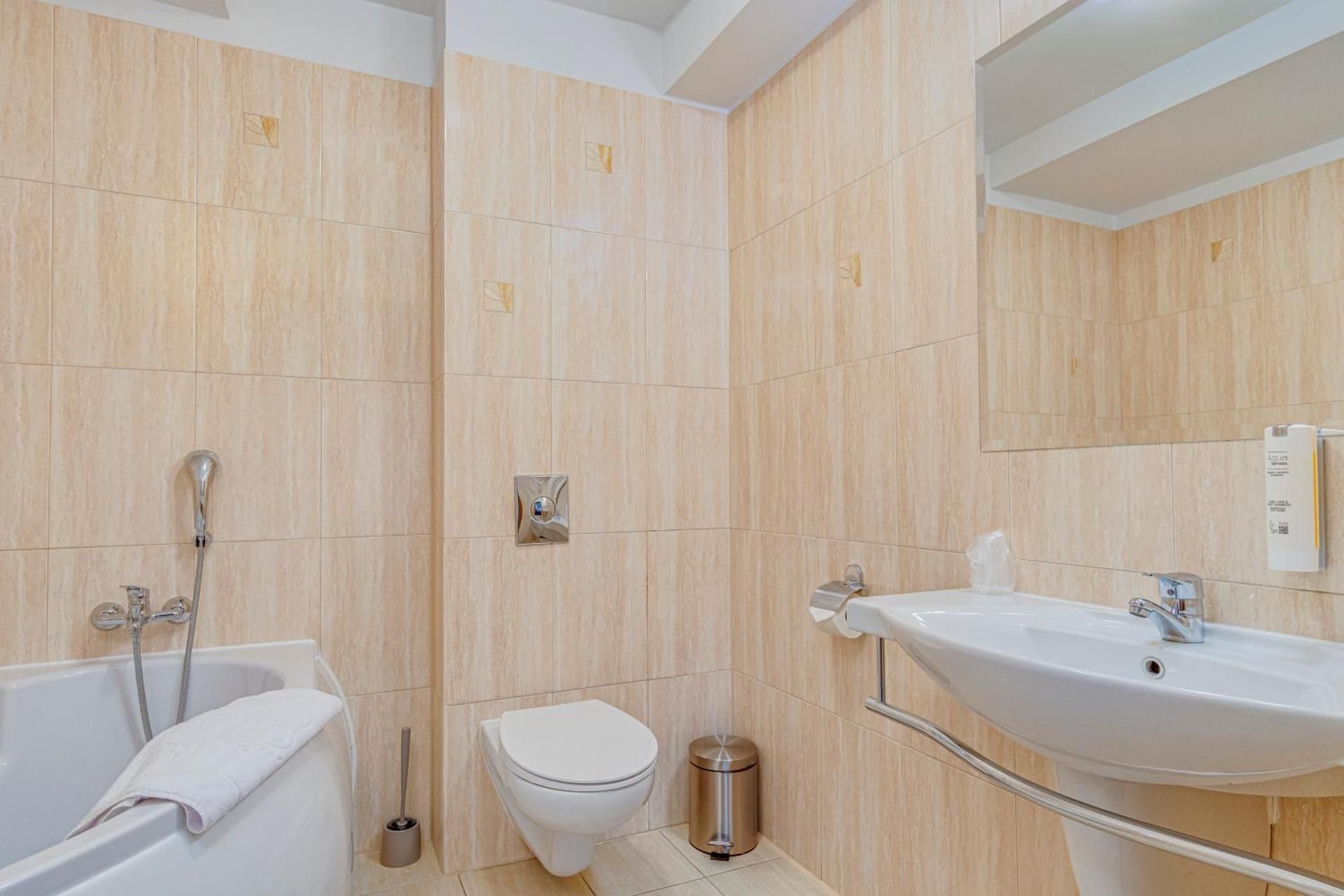 TULIP HOTELS ¿ WROCLAW CENTRE Two Rooms Suite With King Bed And Sofa 3