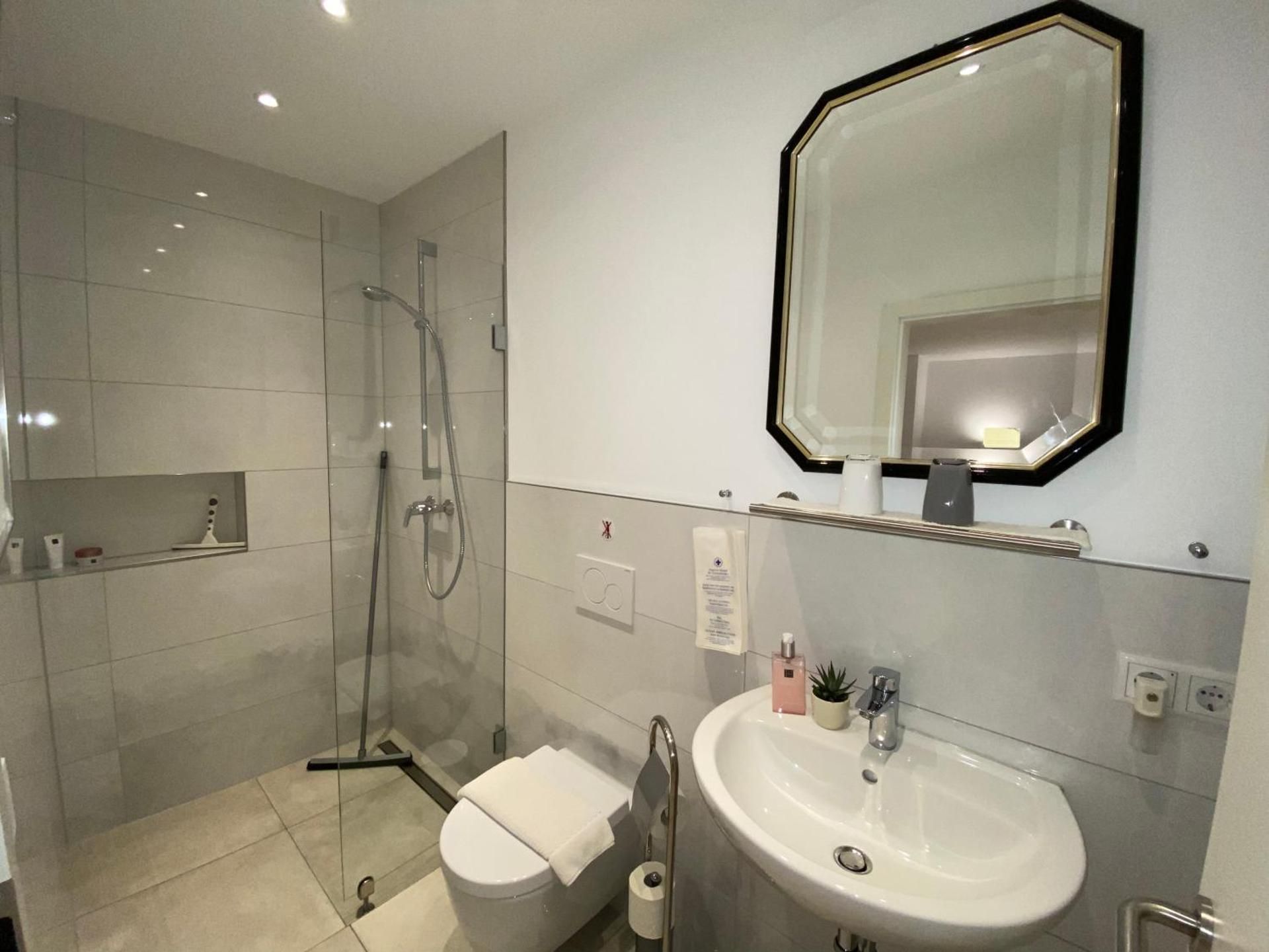 Home-Rose-Garden-Gastehaus kontaktloser Zugang Double or Twin Room with Private Bathroom 3