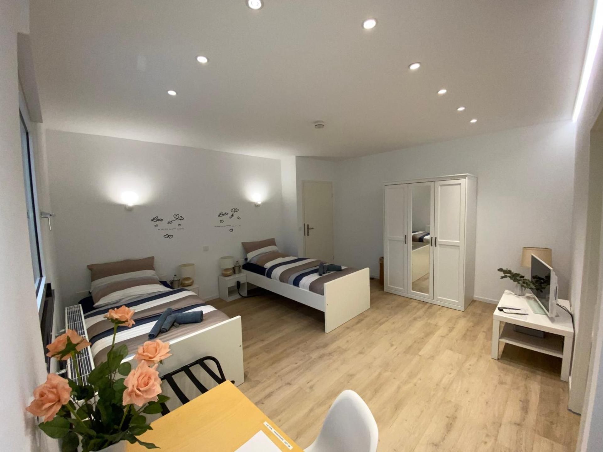 Home-Rose-Garden-Gastehaus kontaktloser Zugang Double or Twin Room with Private Bathroom 2