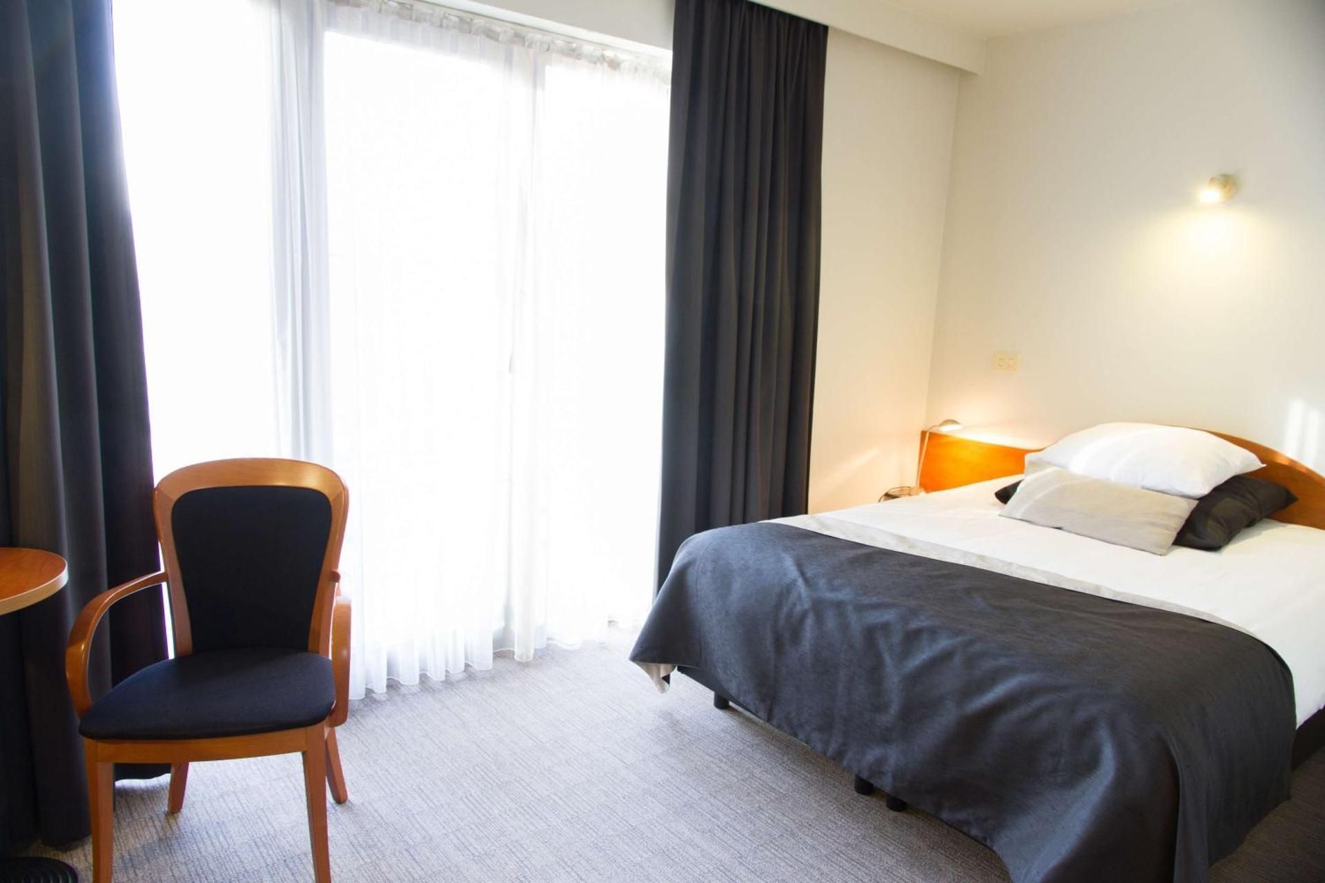 1 King Bed, Nonsmoking, Executive Room, Air Conditioning