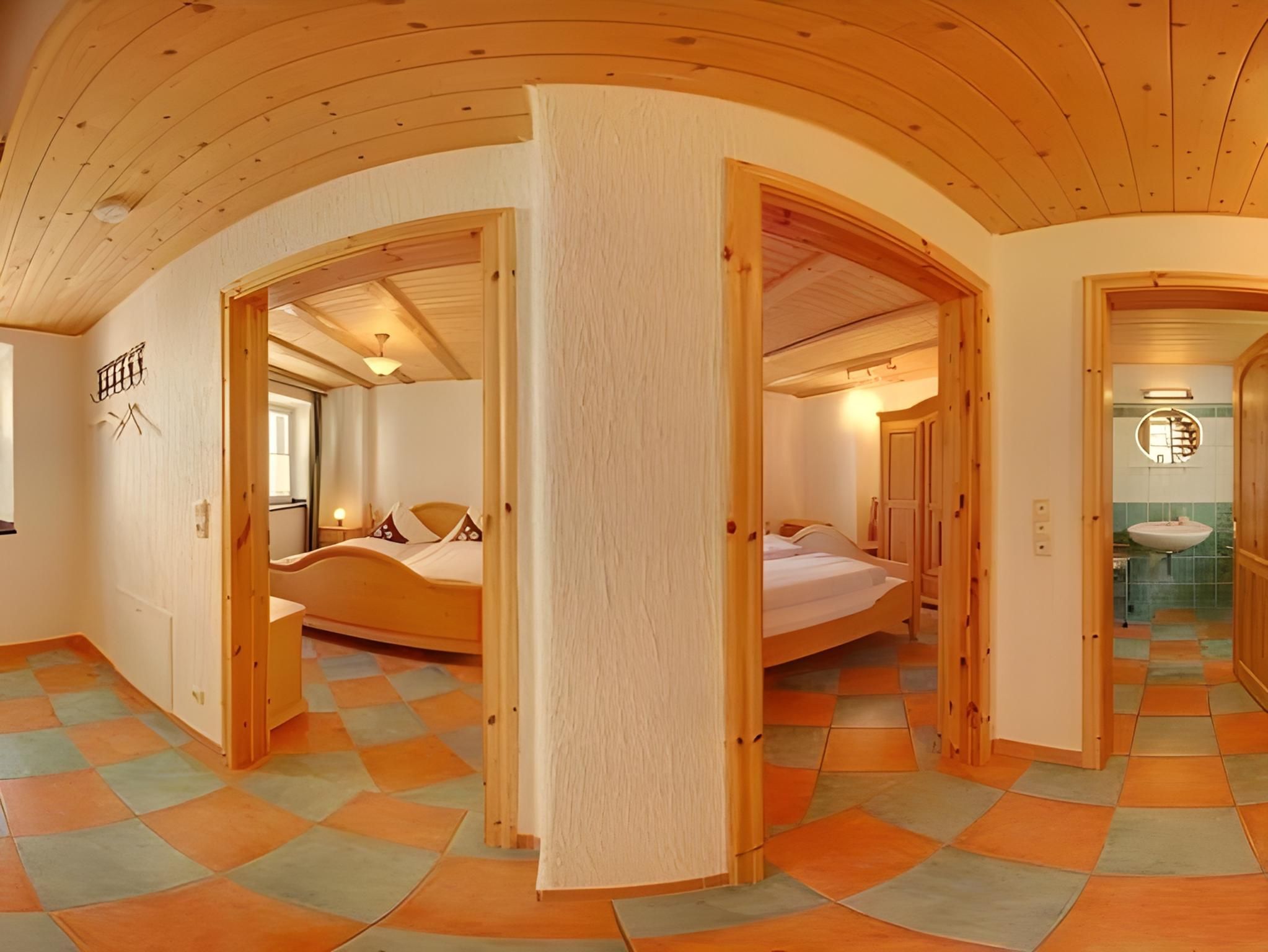 Ferienhaus-Apartment-Ensuite Dusche-Stadtblick