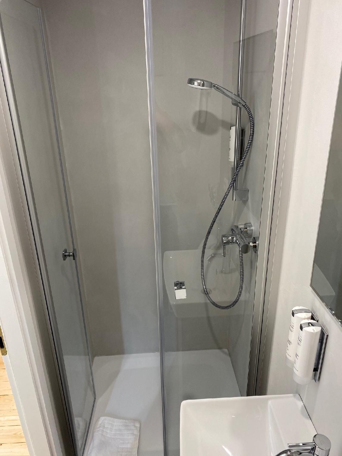 Einzelzimmer-Budget-Ensuite Dusche