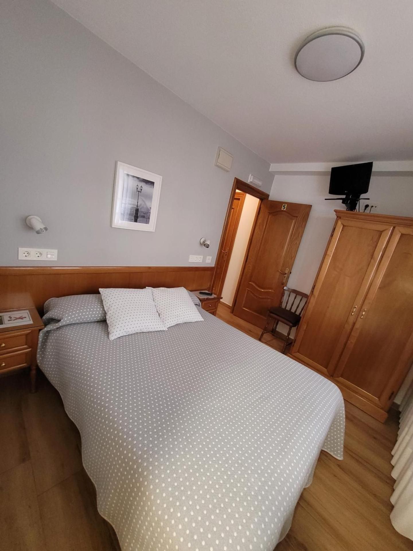 Standard Double Room with Shared Bathroom