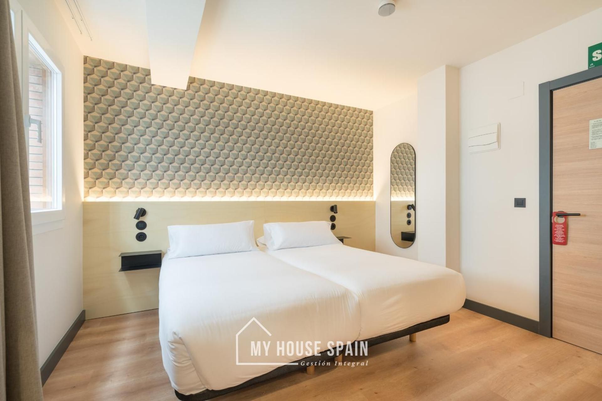 Twin Room with Private Bathroom