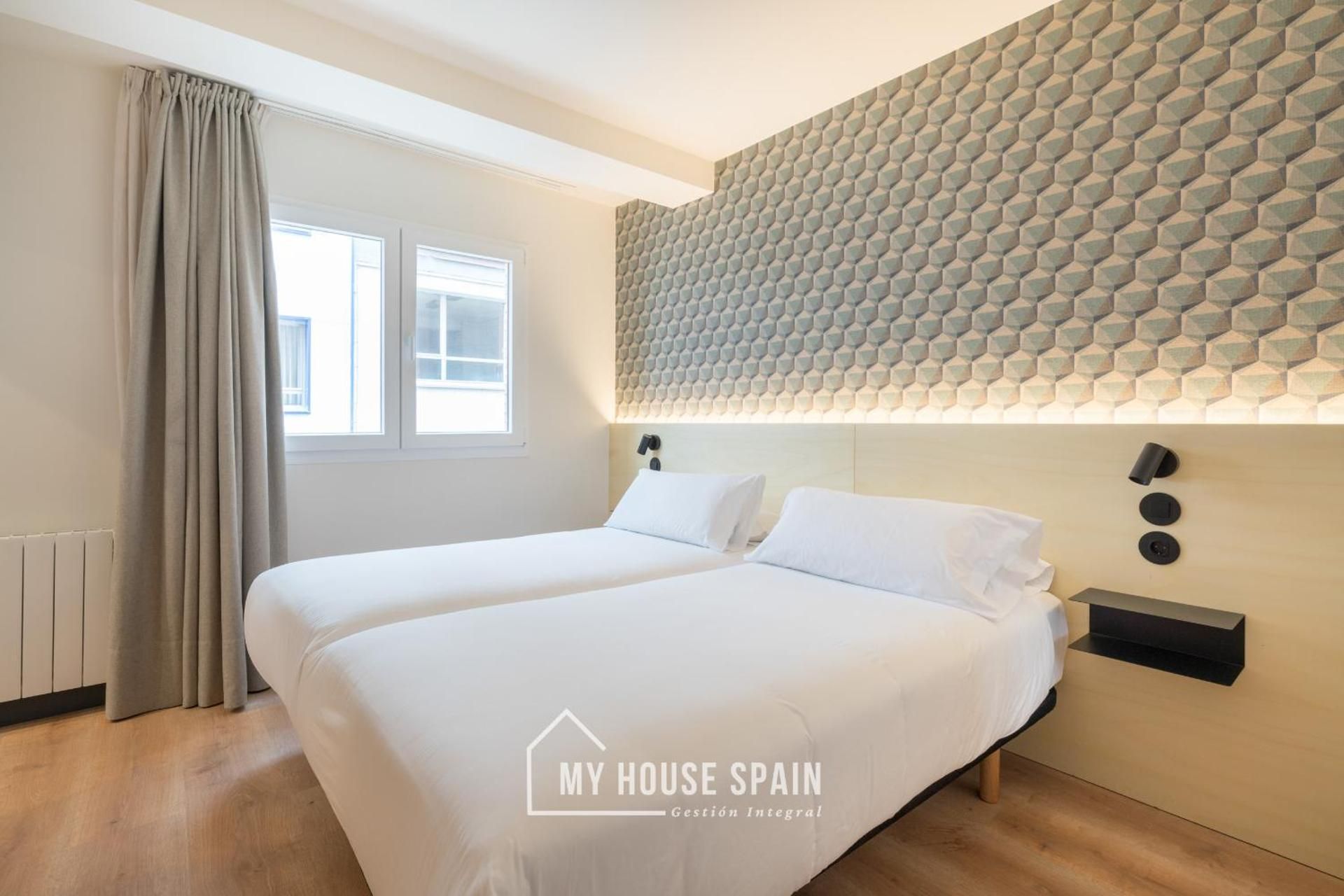 Twin Room with Private Bathroom