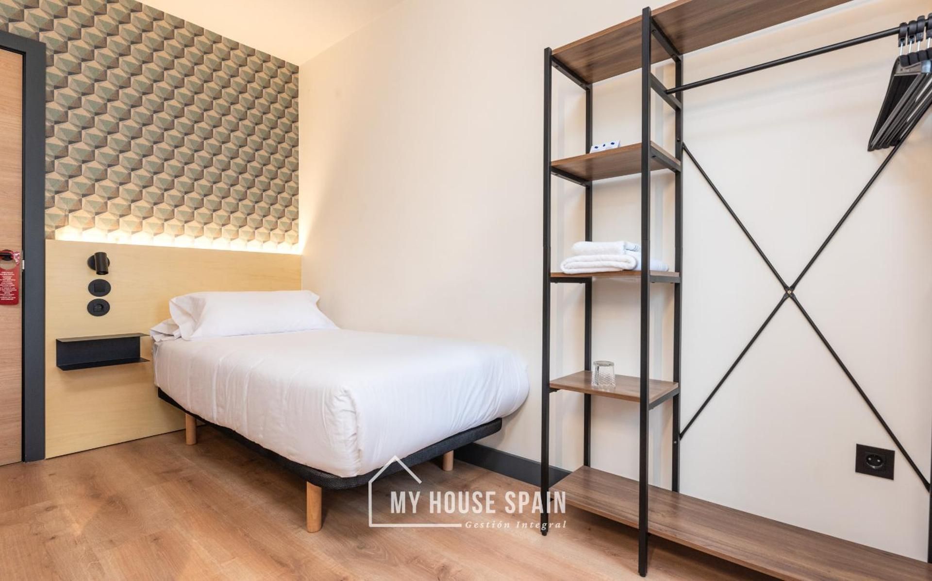 Single Room with Shared Bathroom