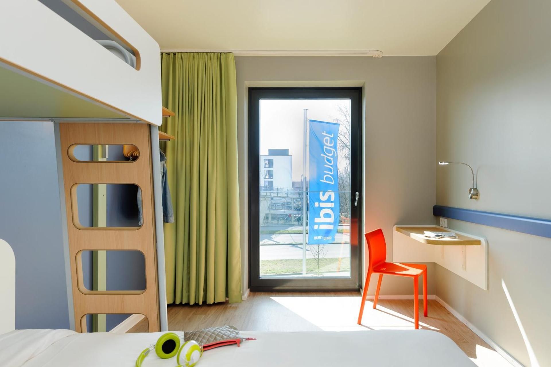 ibis budget Konstanz Double room with 1 double bed and 1 bunk bed 3