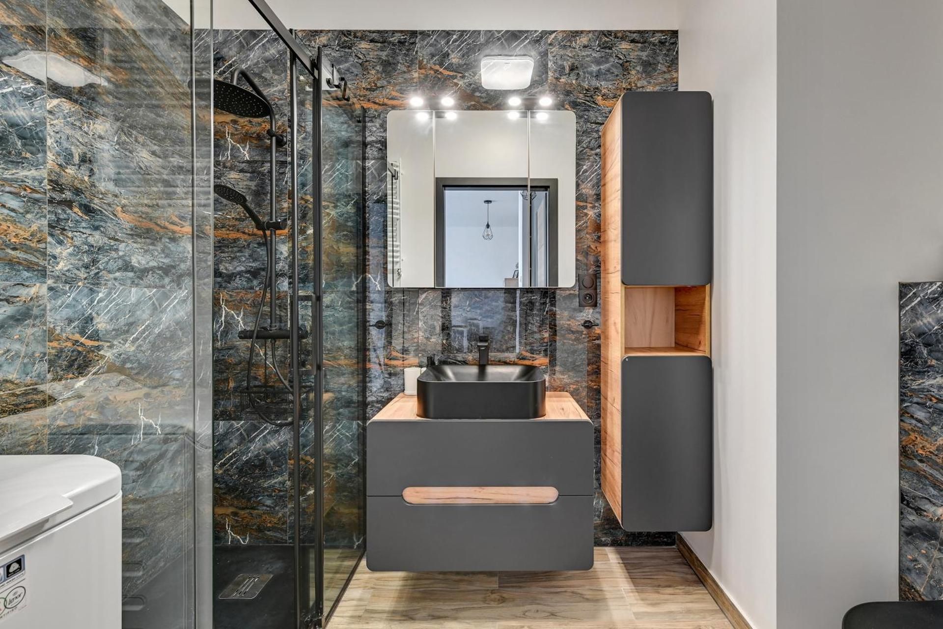 One-Bedroom Deluxe Apartment