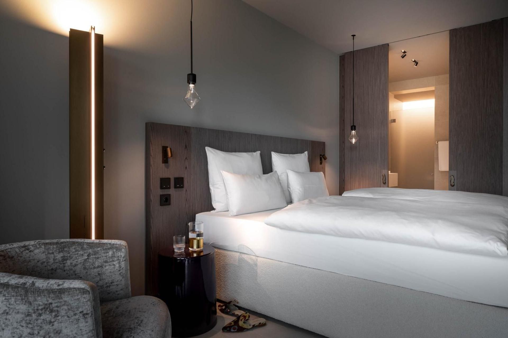 Comfort Room with Urban view