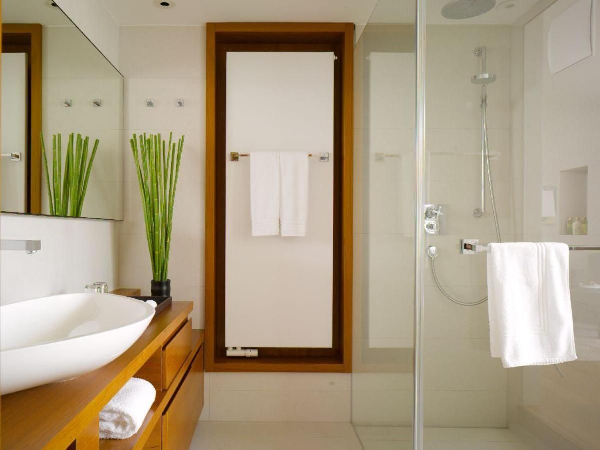 Premier Room with Lateral lake view