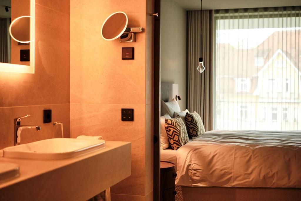 Comfort Room with Urban view