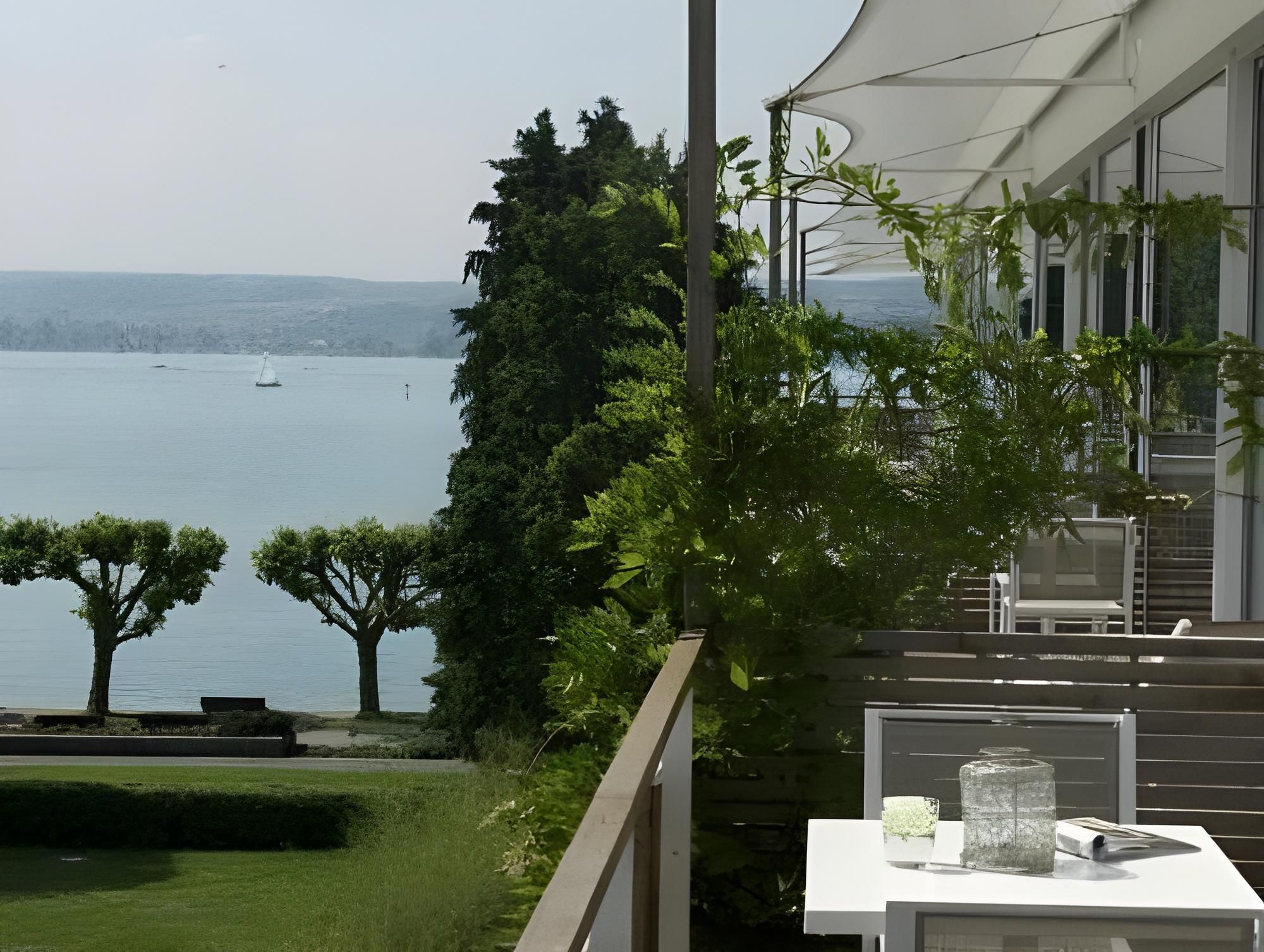 Superior Room with Partial Lake View