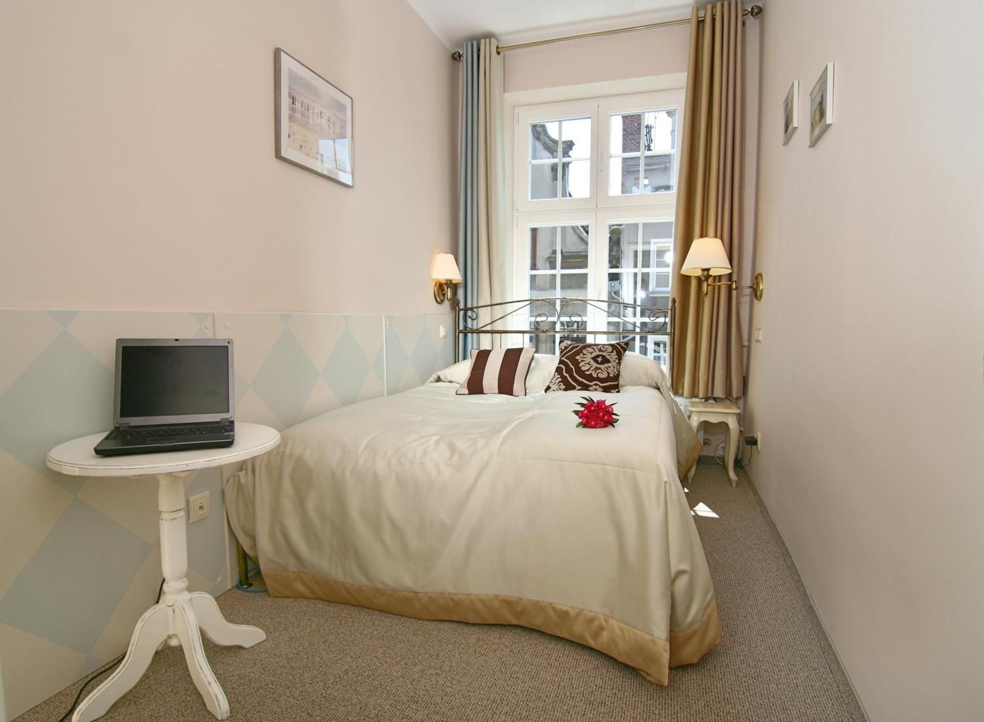 Patio Apartments - Old Town