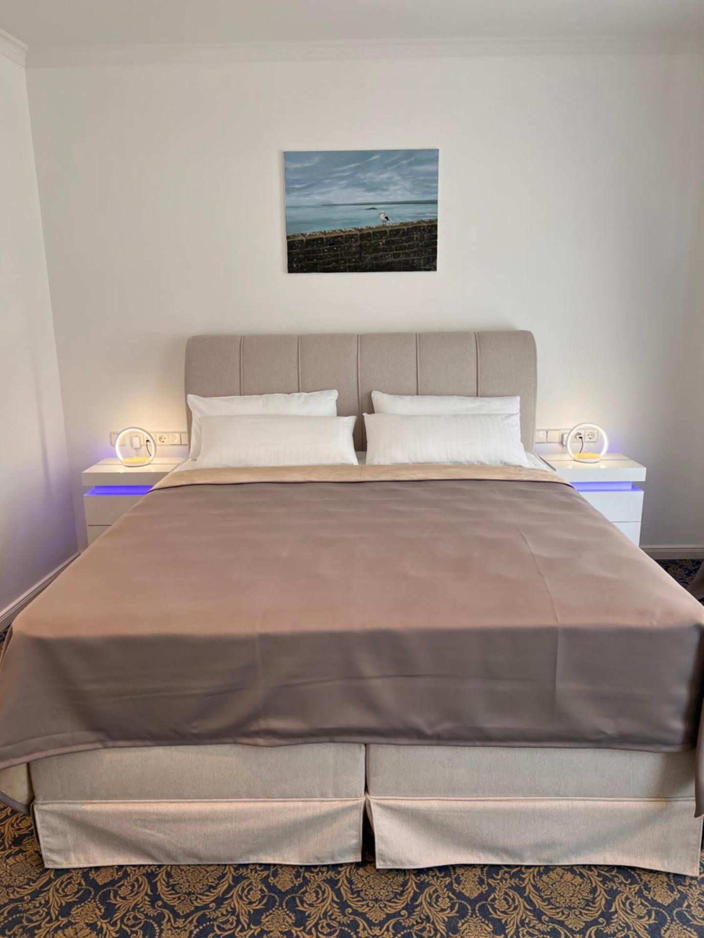 Queen Room