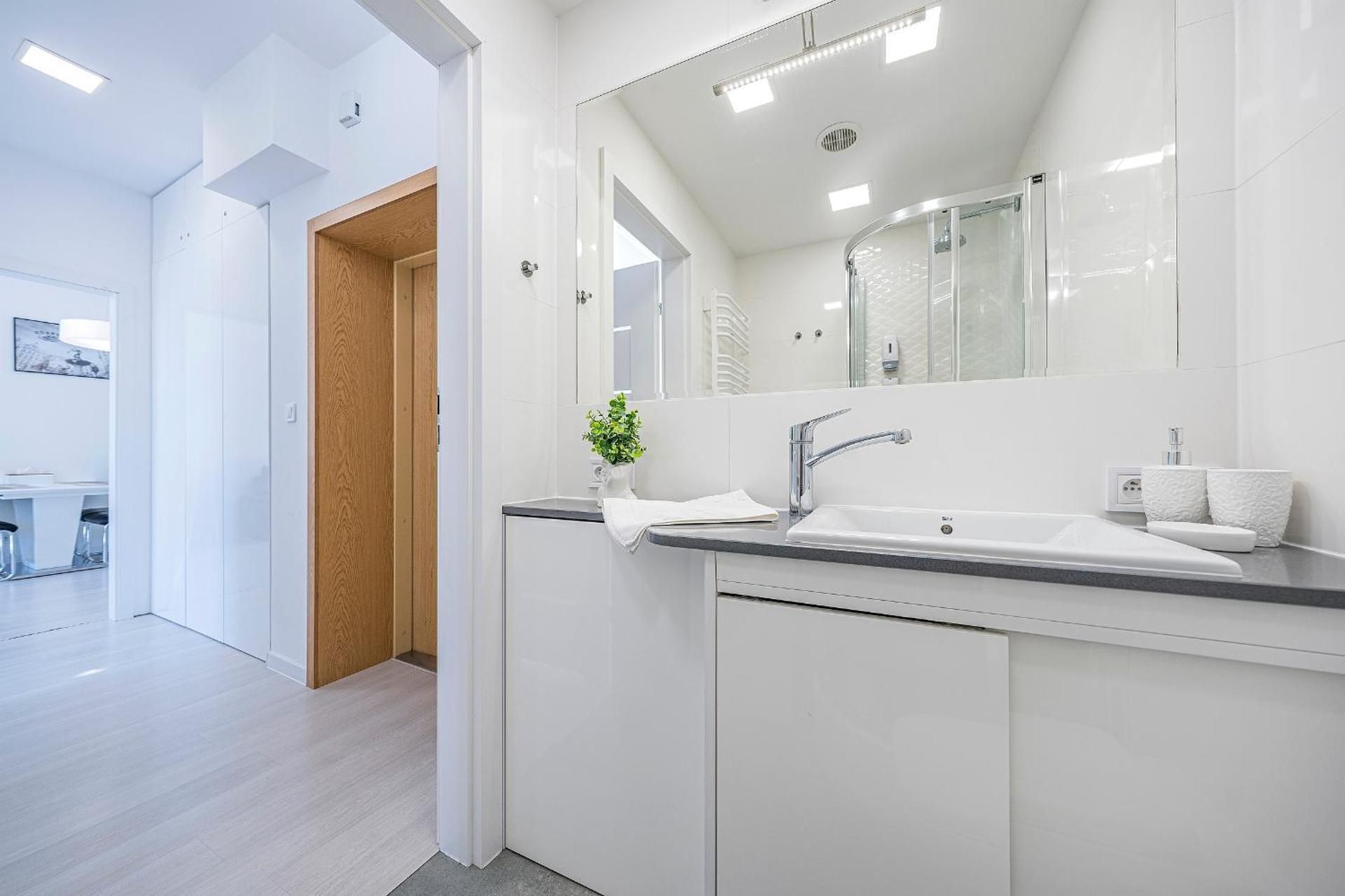 One-Bedroom Apartment with Rivier View