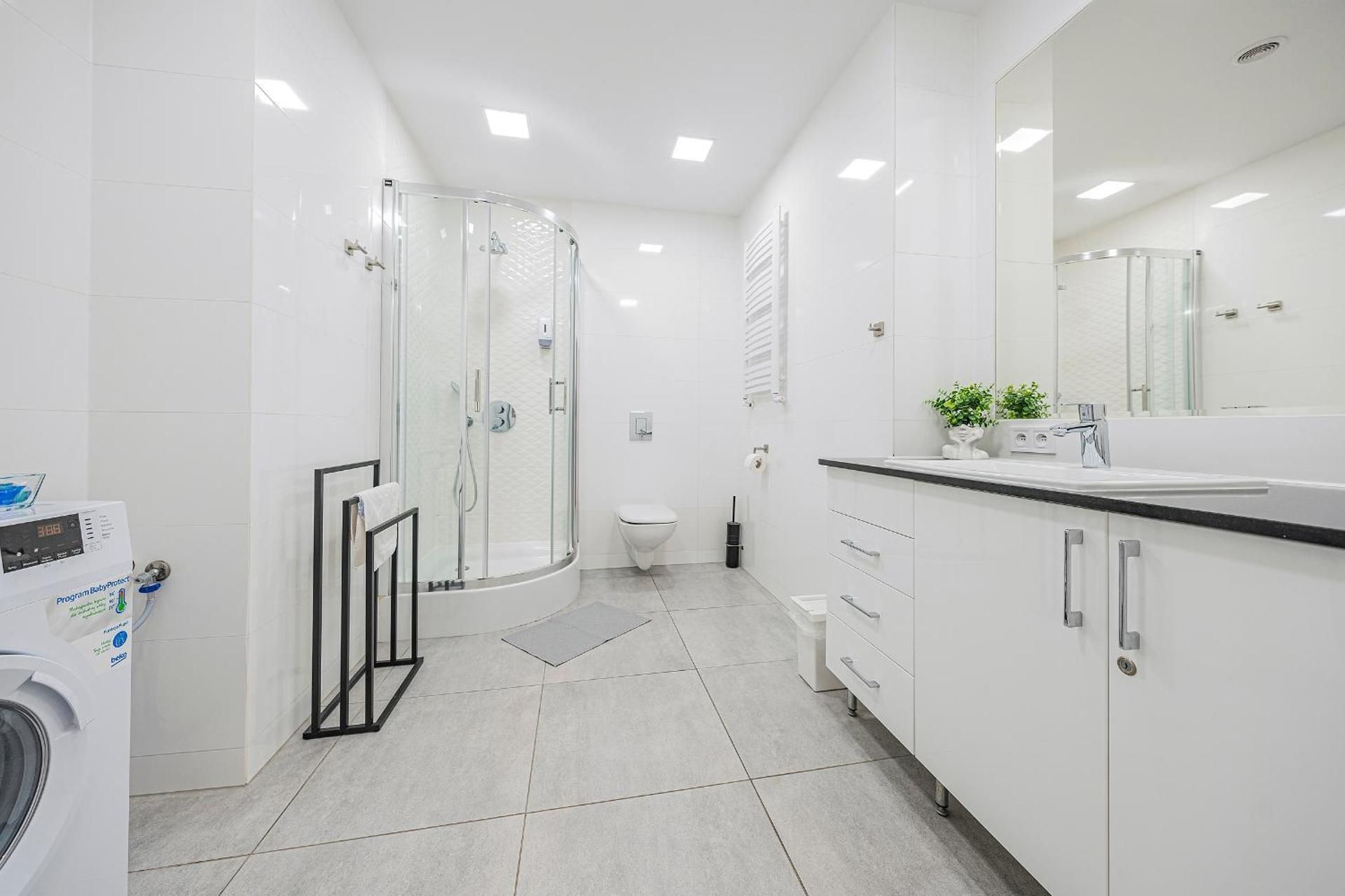 One-Bedroom Apartment with Old Town View