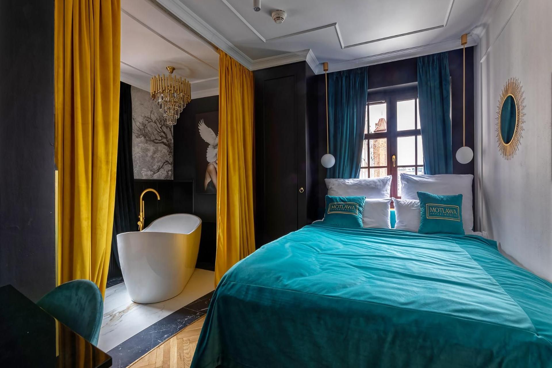 Deluxe Studio with Bath