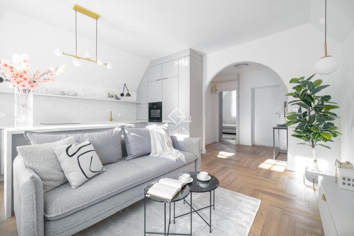 Deluxe One-Bedroom Apartment