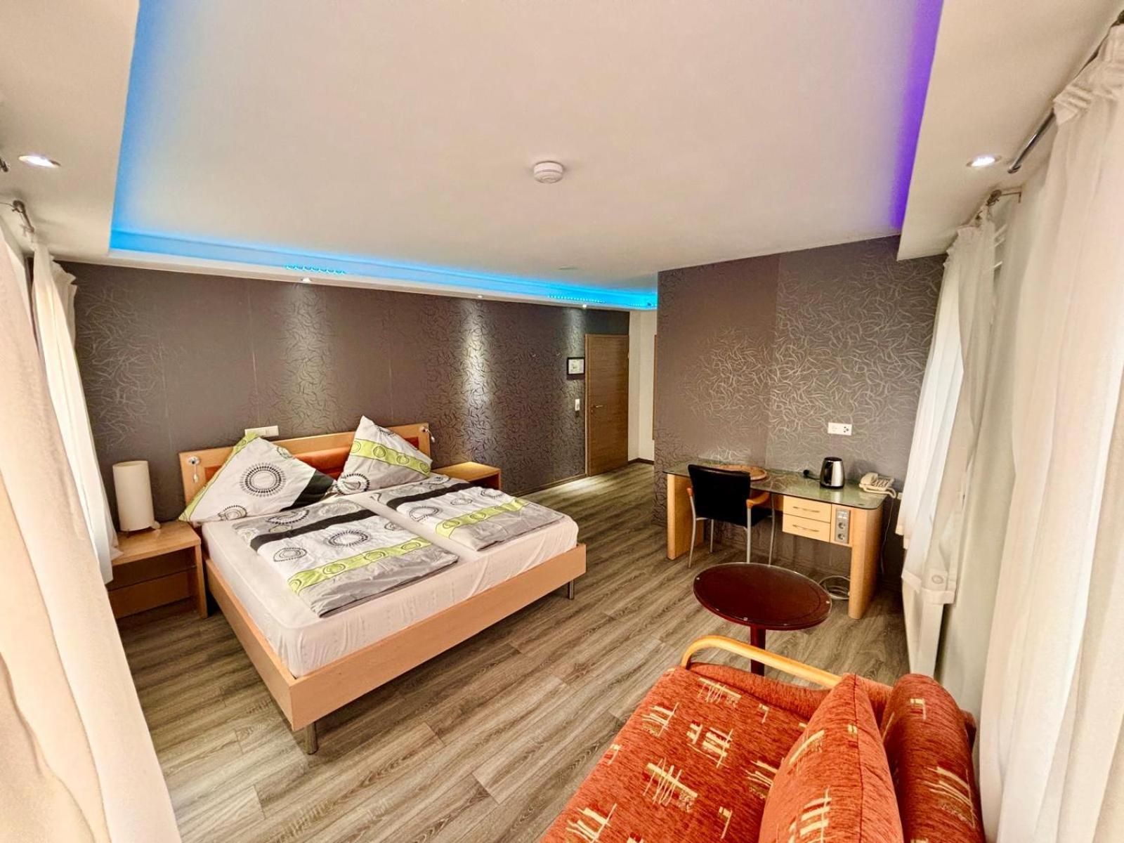 Deluxe Double Room (2 Adults + 1 Child)