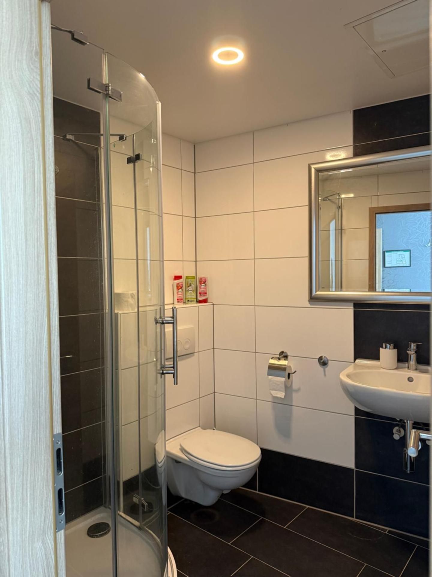 Deluxe Double Room (2 Adults + 1 Child)